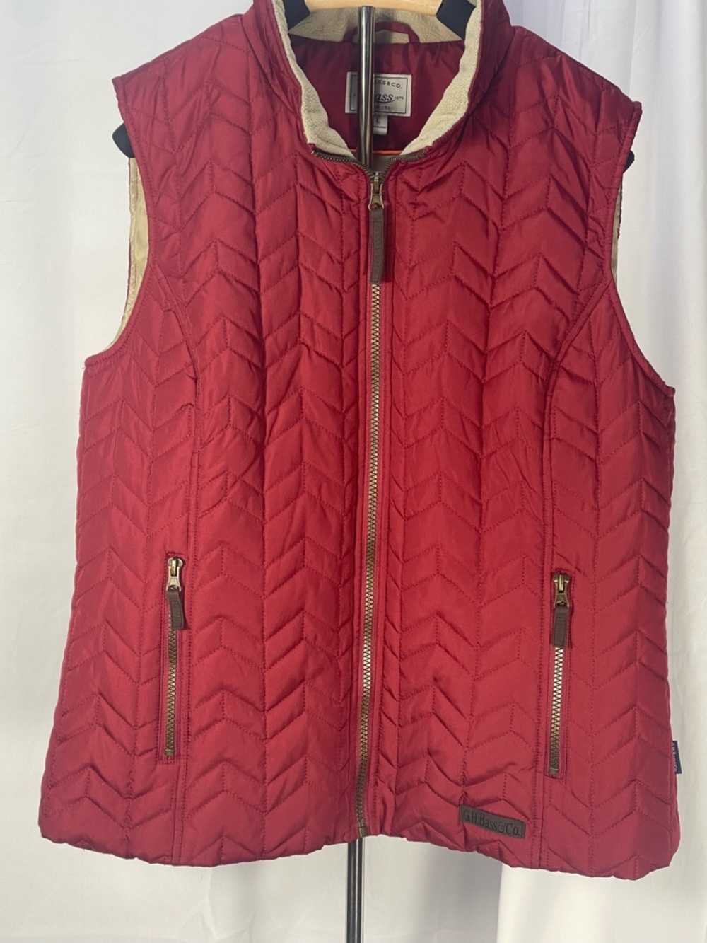G.H. Bass & Co. Women's Chevron Quilted Red Sleeveless Vest w/Pockets
